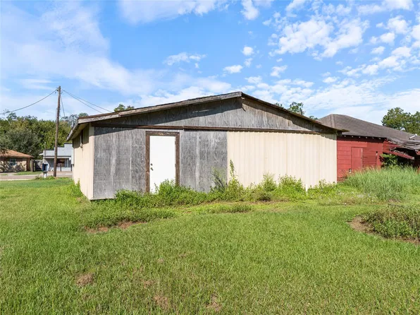 2909 Avenue J, Bay City, TX 77414