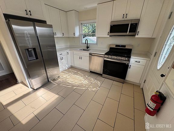 3rd image of 210 Garfield Ave