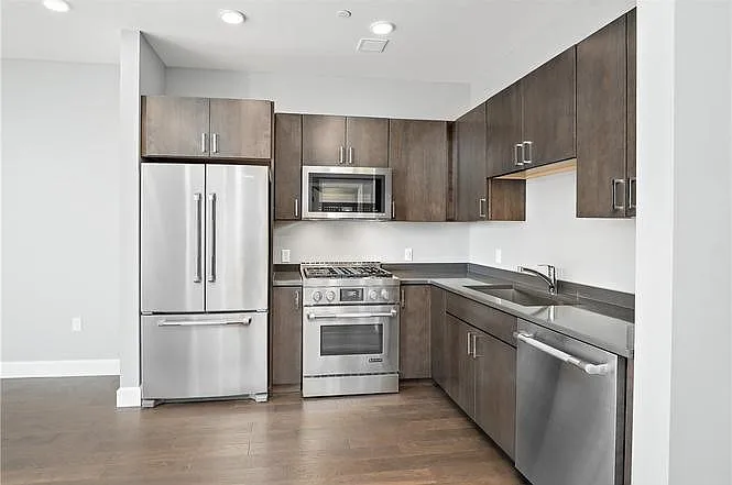 350 Oliver Ave #806 — Photo 14