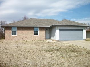 3271 W El Castile St, Springfield, MO 65807