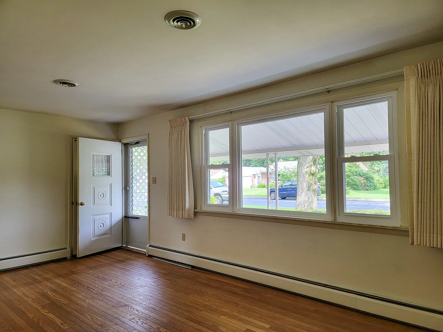 2 bed, 1008 sqft, $1,595 — Photo 3