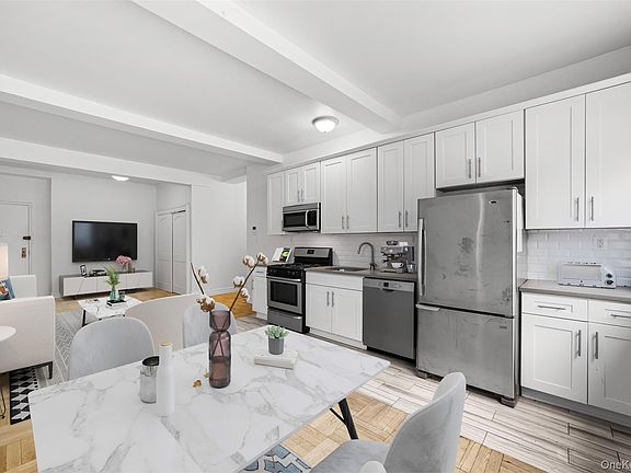3rd image of 3850 Hudson Manor Terrace #LBE