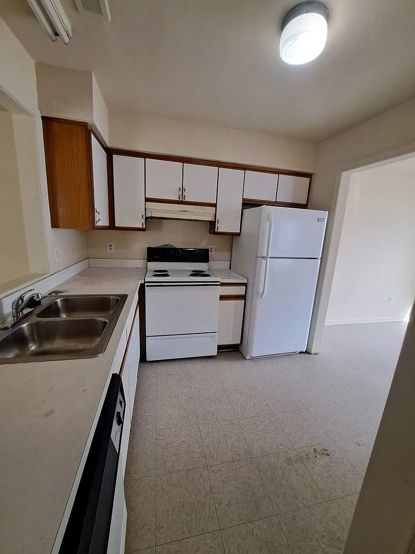 3125 Vimy Ridge Avenue — Photo 3