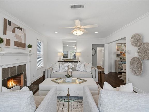 4th image of 2721 Benbrook Blvd
