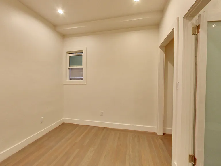 1050 Pine St #4 — Photo 15