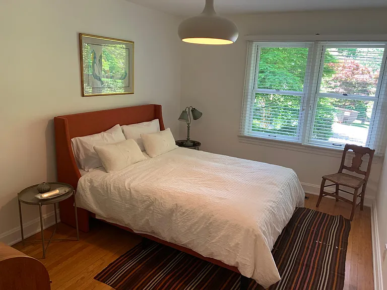 Guest Room with Queen size Bed