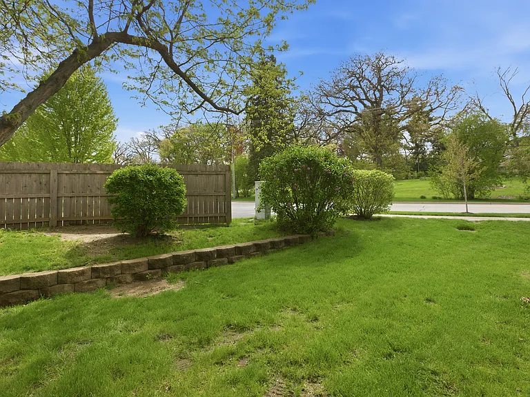 105 Yarrow Ct — Photo 26