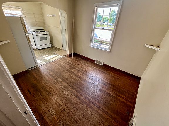 2nd image of 1004 W Walkup Ave