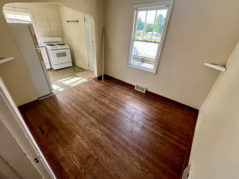 1004 W Walkup Ave — Photo 2