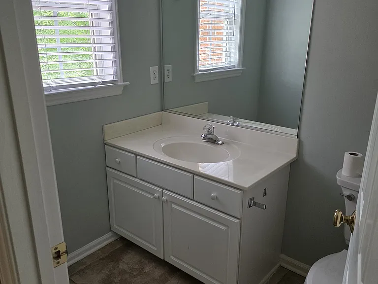 7504 Riverside Ct — Photo 36