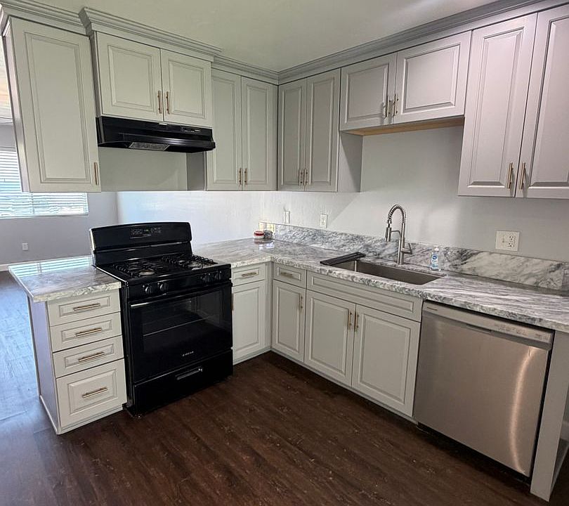 1st image of 936 W 7th St