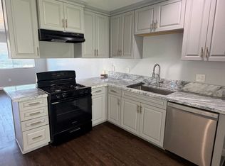 936 W 7th St, Hanford, CA 93230