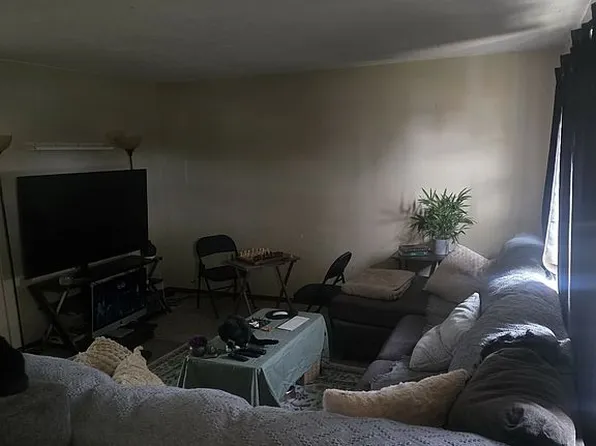 908-910 Woodward St, Connersville, IN 47331