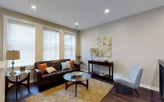 2nd image of 949 Lake St APT 1H