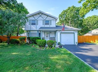 20 Fairmont Ave, Patchogue, NY 11772