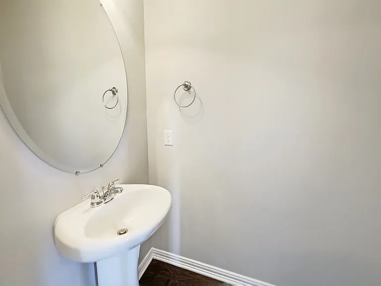 401 Blackthorn Ln — Photo 10