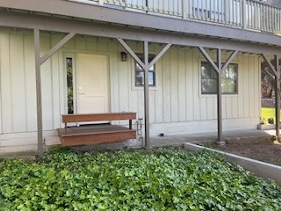 1481 Hollister Ln