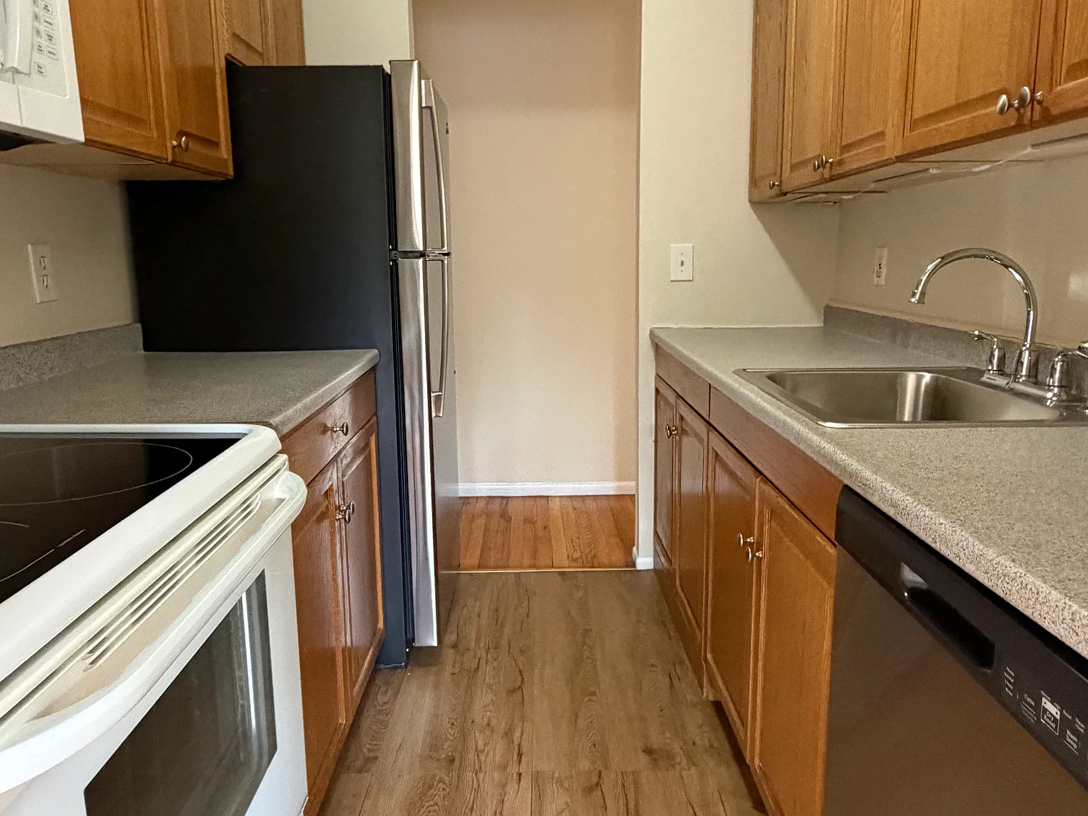 2 bed, 900 sqft, $2,695 — Photo 4