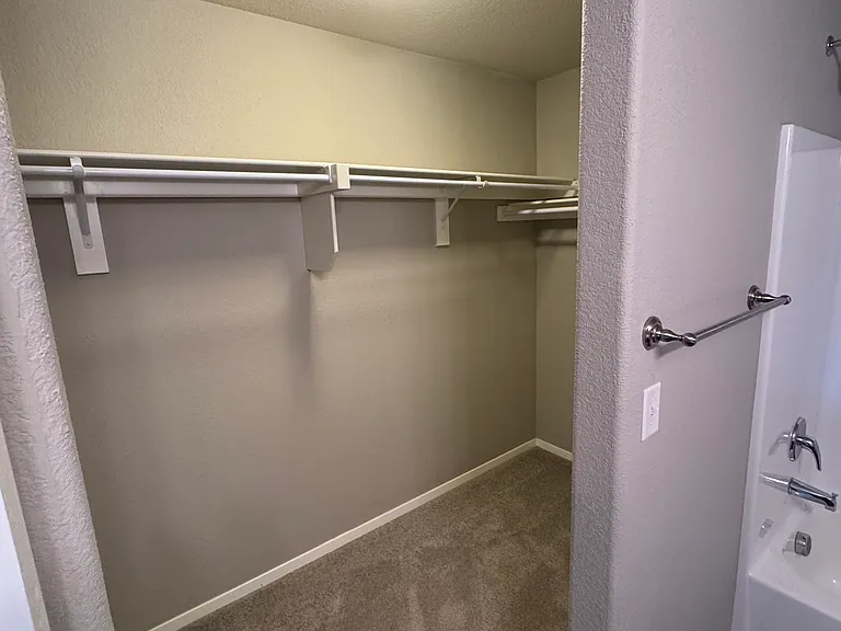 222 E Anabranch Ct — Photo 5