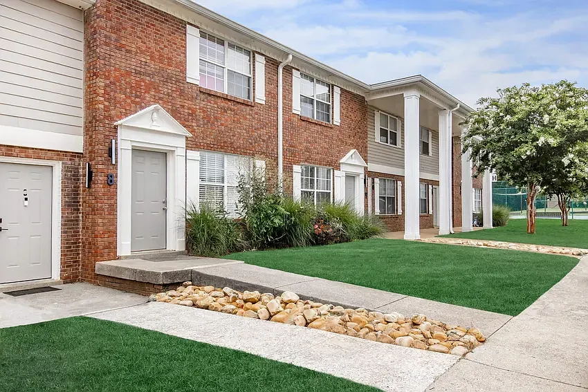 Brentwood Hills Luxury Townhomes — Photo 1