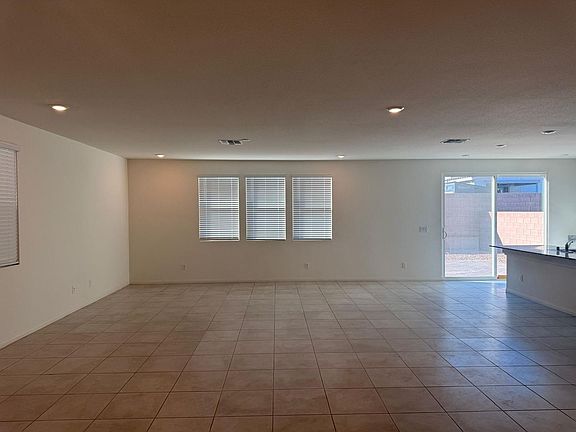 3rd image of 5961 Bruselas St