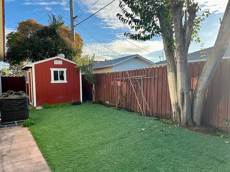 2212 Francis Ave — Photo 38