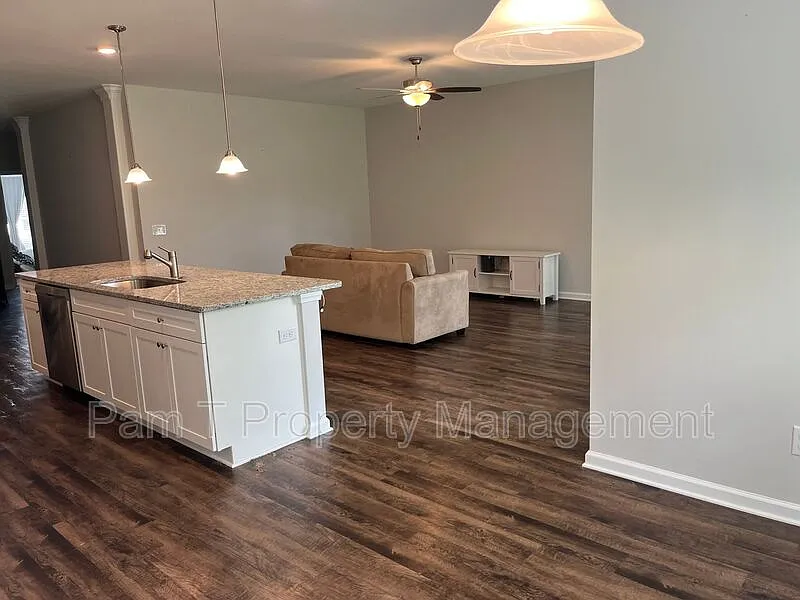3 bed, 2.0 bath, 1582 sqft, $2,250 — Photo 3