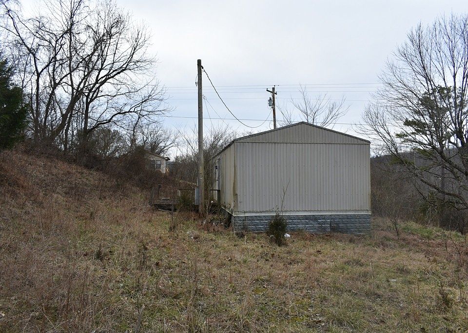 2nd image of 22 Lakeshore Cir