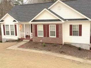 4884 Hunt Club Dr, Flowery Branch, GA 30542