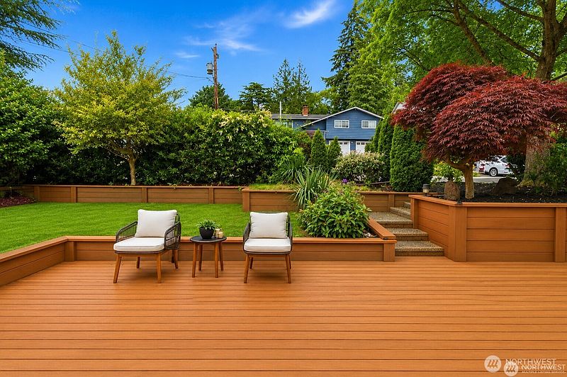 2nd image of 325 105th Ave SE