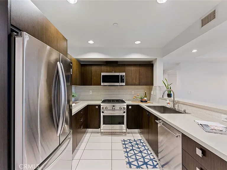118 N Kings Rd #201 — Photo 5