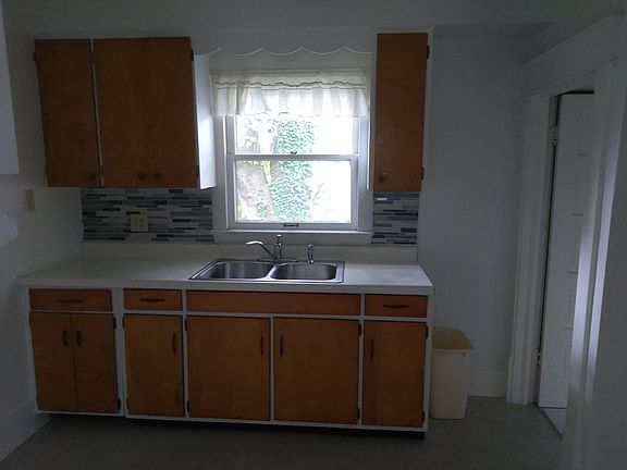 3rd image of 630 Rudolph Ave