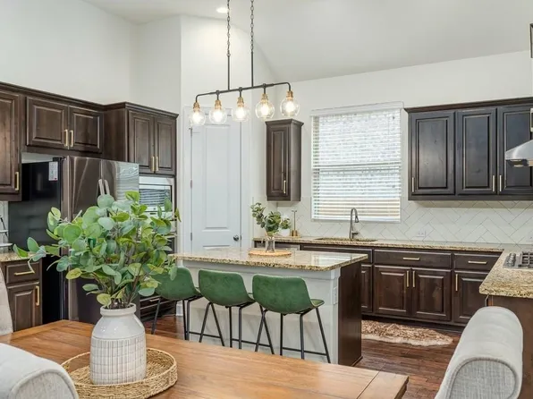 2421 Carretera Dr, Leander, TX 78641