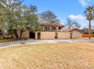 4 El Norte Cir, Uvalde, TX 78801