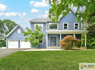 2 Wharton Ct, Kendall Park, NJ 08824