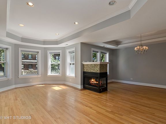 4th image of 530 W Cornelia Ave APT 2S