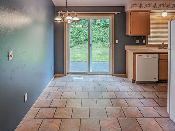 3rd image of 7794 262nd Pl NW