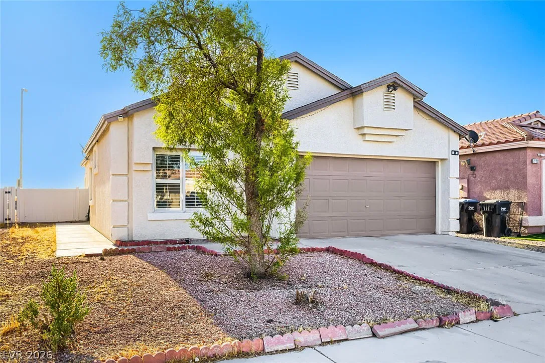 3 bed, 2.0 bath, 1308 sqft, $1,750 — Photo 3