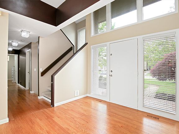 3rd image of 6737 Stonebridge Ct