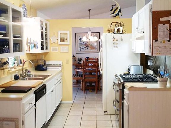 4th image of 2617 Scottville Ave