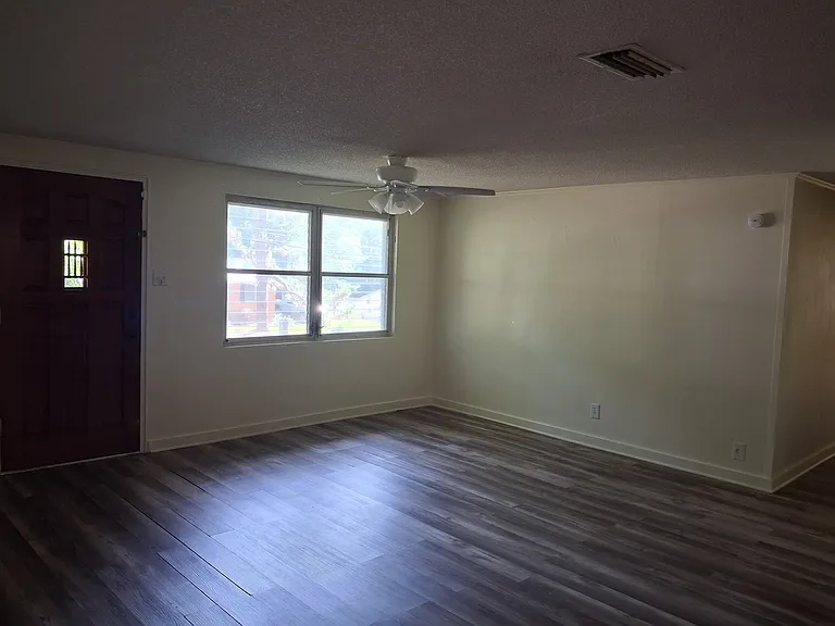 411 Barclay Ave — Photo 5