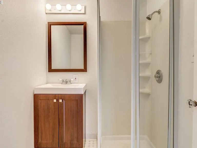 9222 NE Glisan St — Photo 6