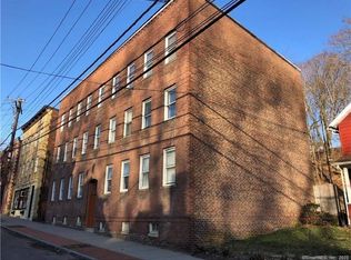 147 Center St APT 2, Shelton, CT 06484