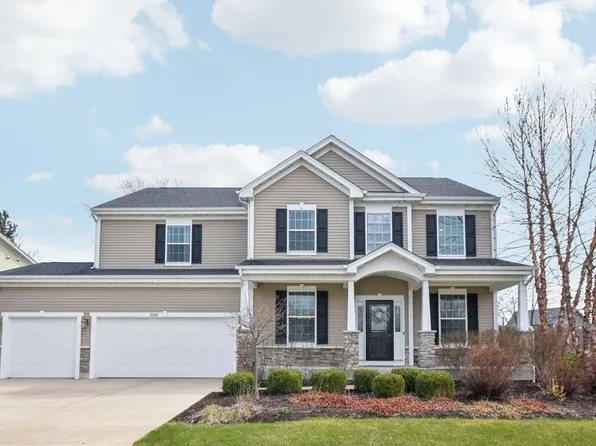2320 Walnut Glen Blvd, Island Lake, IL 60042