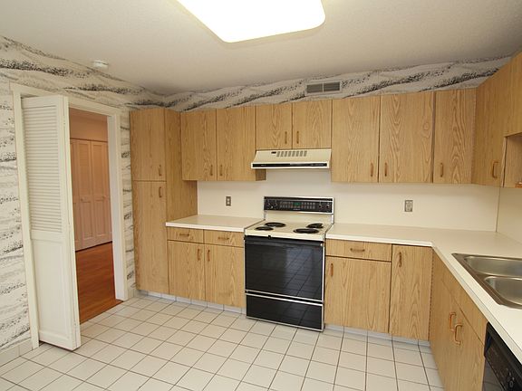 5th image of 492 Heritage Hls Unit C
