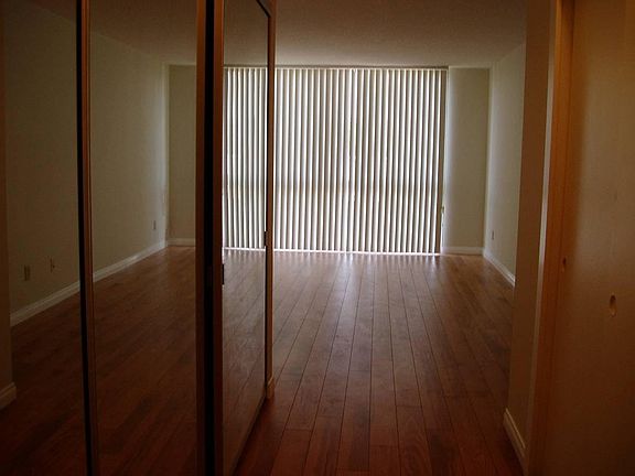 4th image of 601 E Del Mar Blvd APT 202