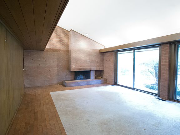 2nd image of 710 West 46th