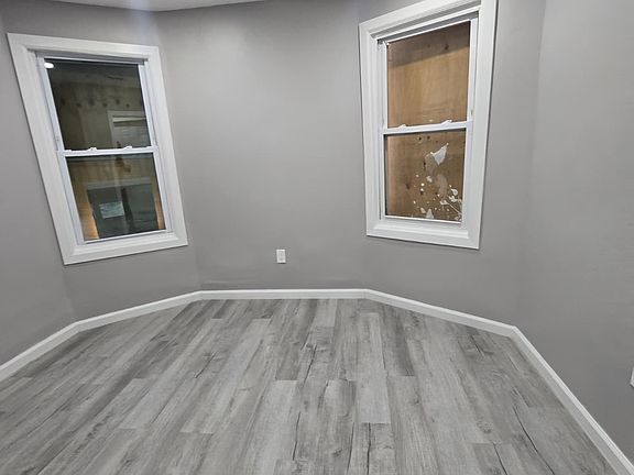 3rd image of 125-127 Redwood Ave #1C