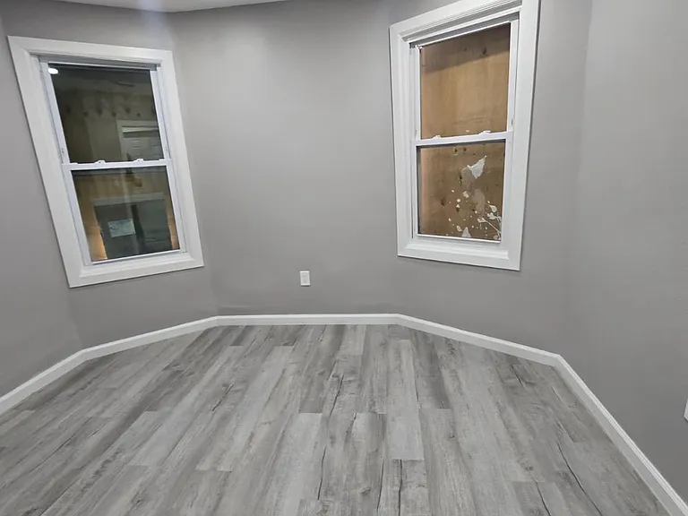 125-127 Redwood Ave #1C — Photo 3