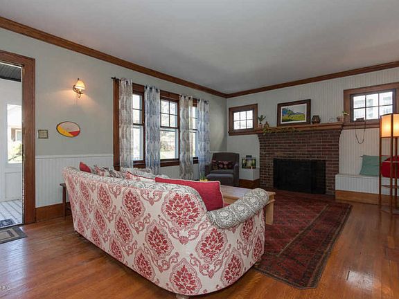 5th image of 442 Rosewood Ave SE